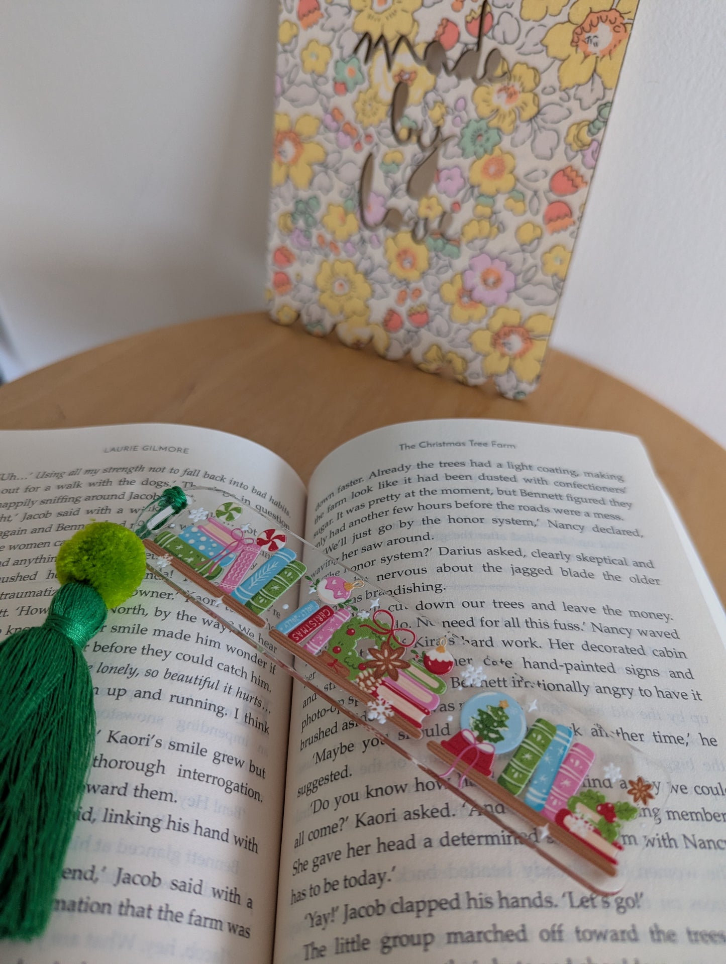 Bookmark - All I want for Christmas is books - Christmas bookshelf